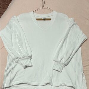 CAbi White V-Neck Sweatshirt/Sweater
